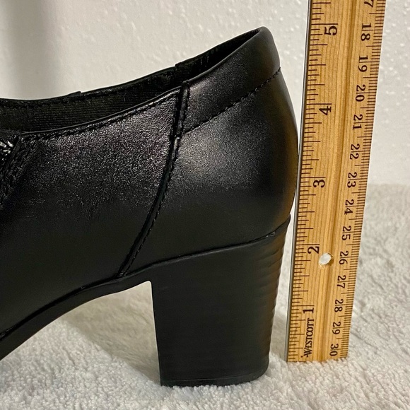 Clarks Bendables Black Leather Ankle Booties Women’s Size 8.5M Heeled Shooties - Picture 8 of 10